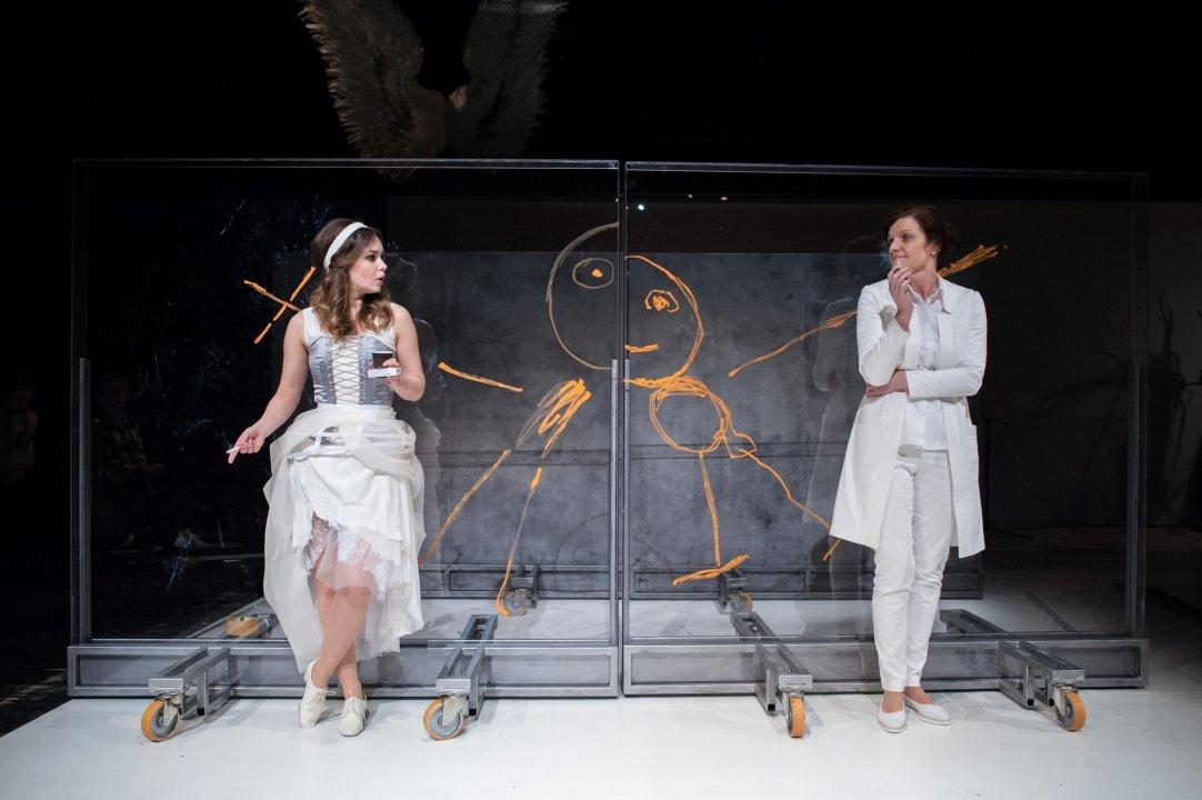 Nacht ohne Sterne per la regia di Jàn Luteràn allo Slovak National Theatre, 2017 (© Robert Tappert)